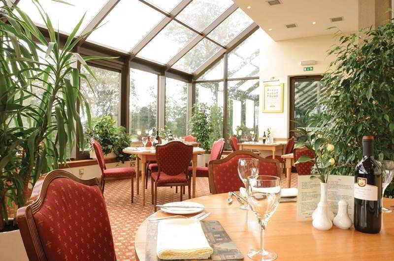 Old Manor Hotel Lundin Links Luaran gambar